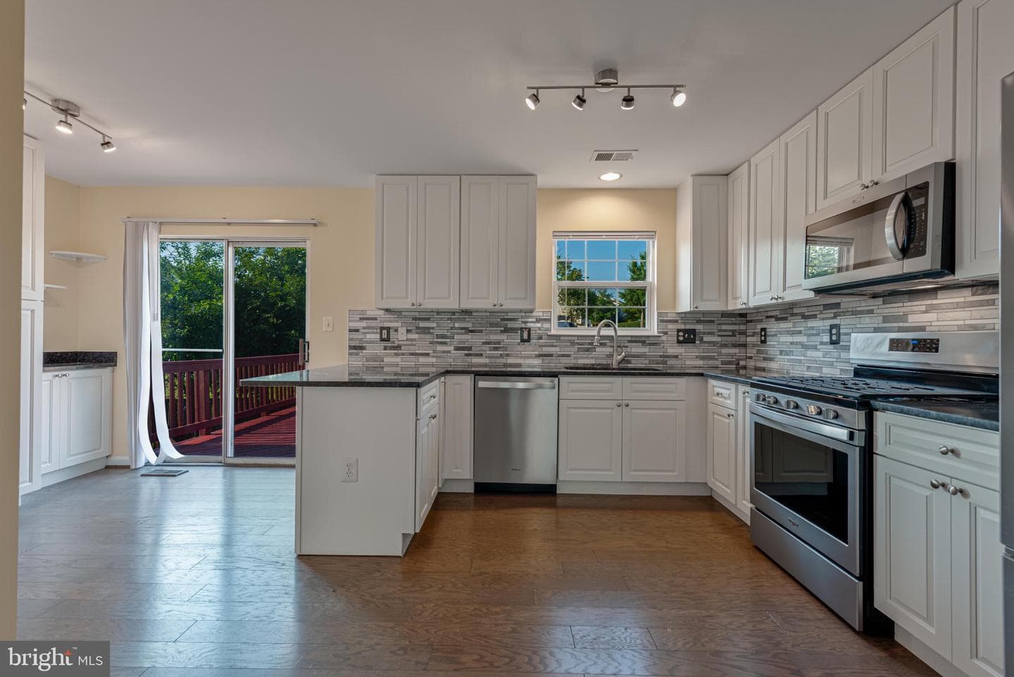 508 Kalmia Square NE photo 12