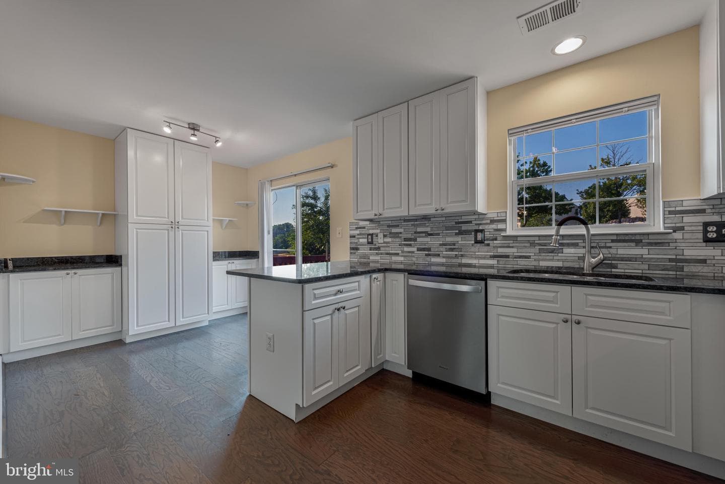 508 Kalmia Square NE photo 13