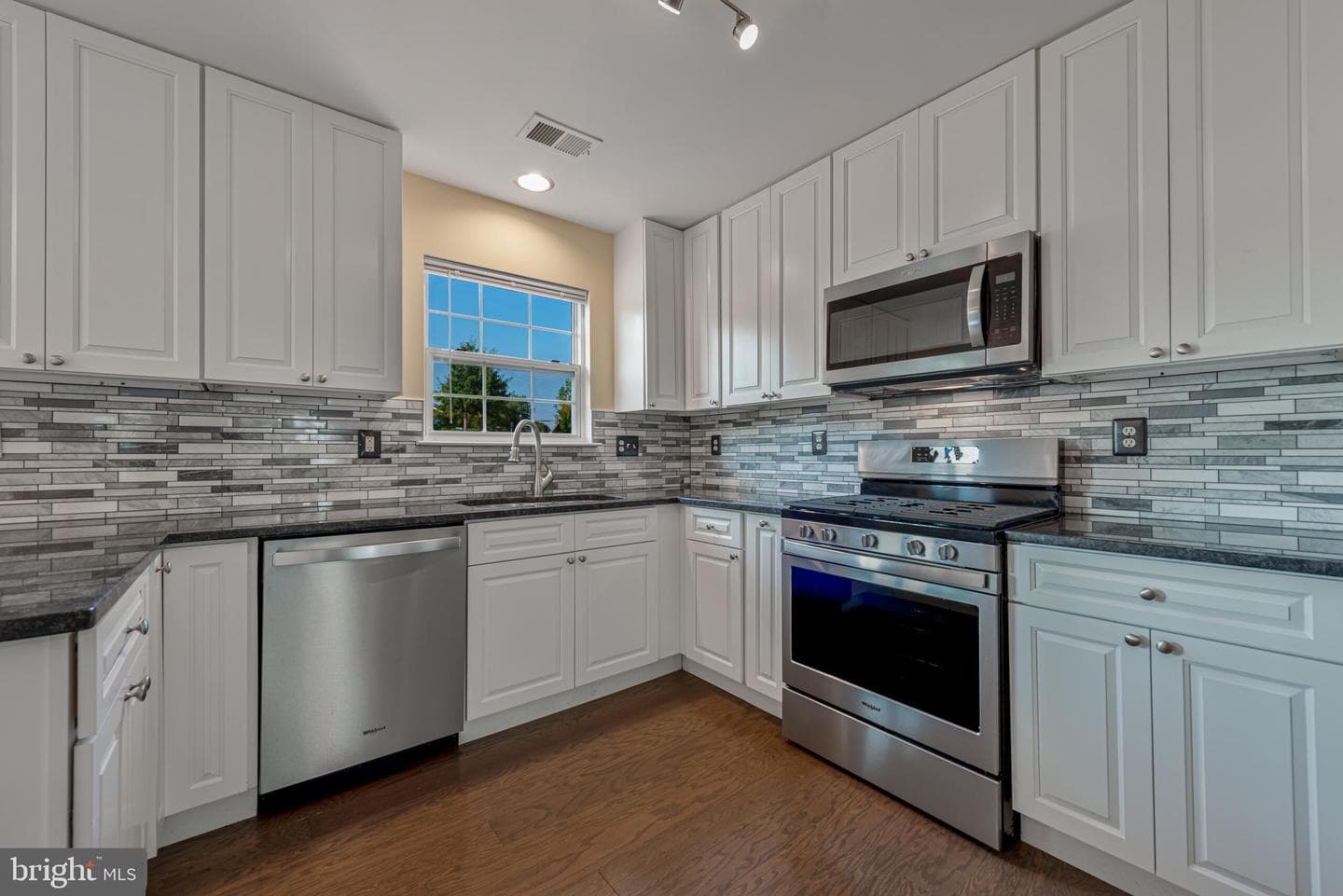 508 Kalmia Square NE photo 15