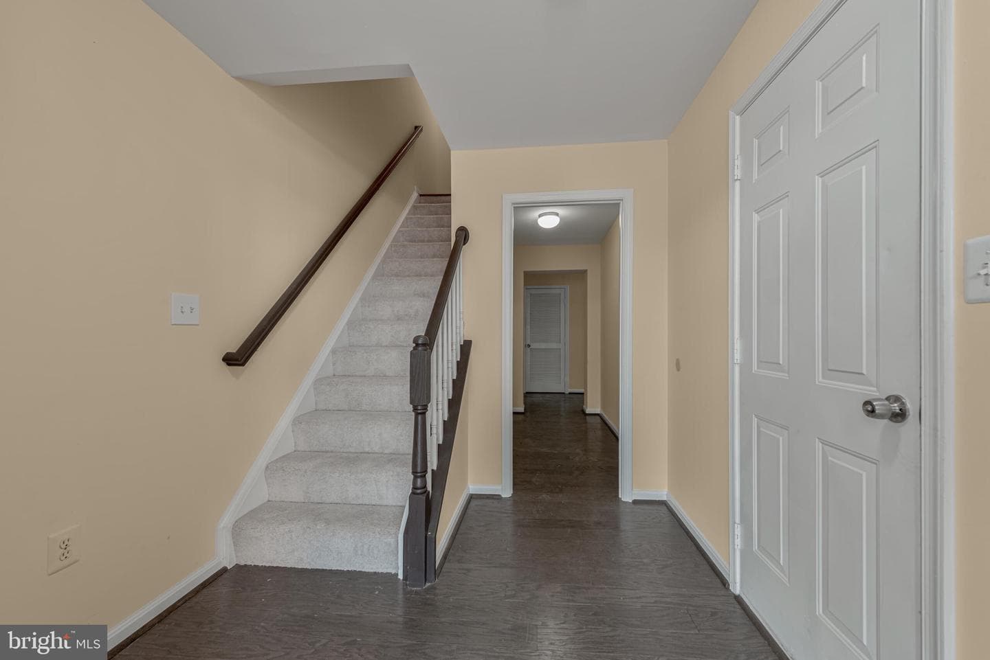 508 Kalmia Square NE photo 4