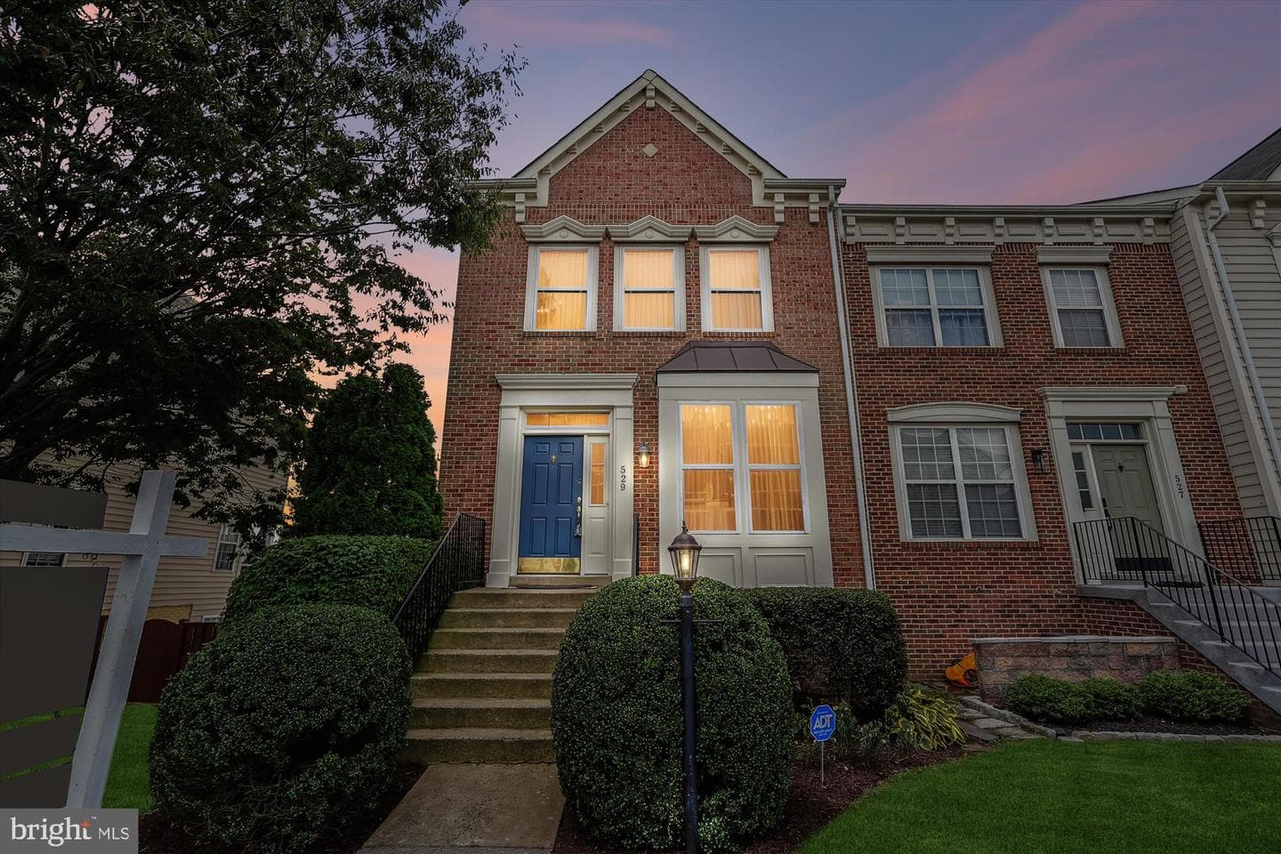 529 Legrace Terrace NE photo 1