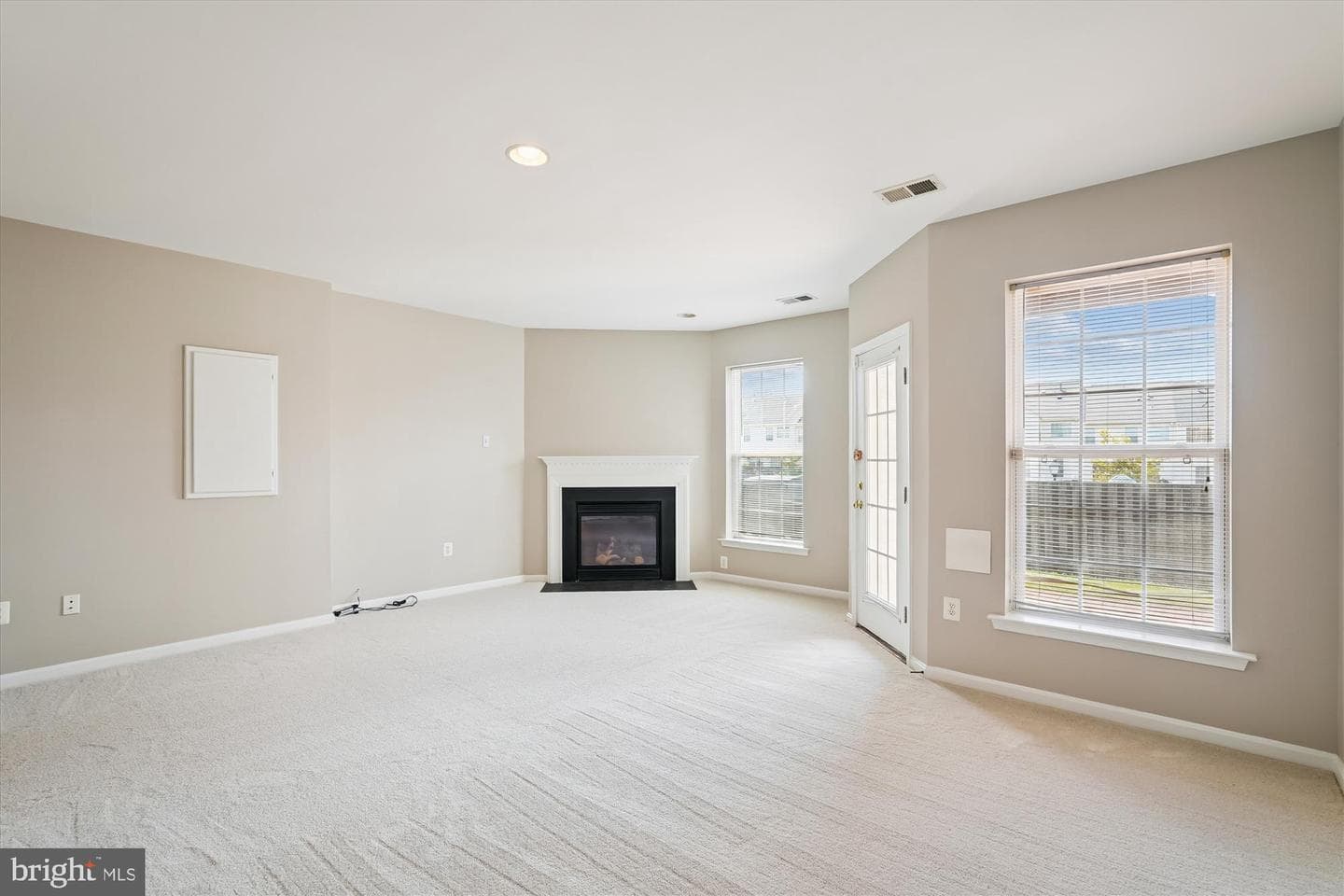 529 Legrace Terrace NE photo 21