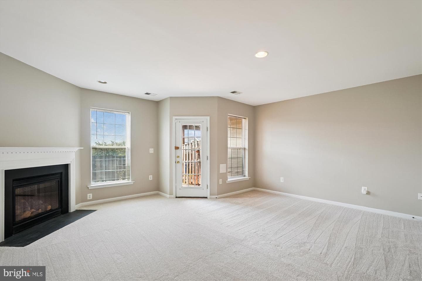 529 Legrace Terrace NE photo 22