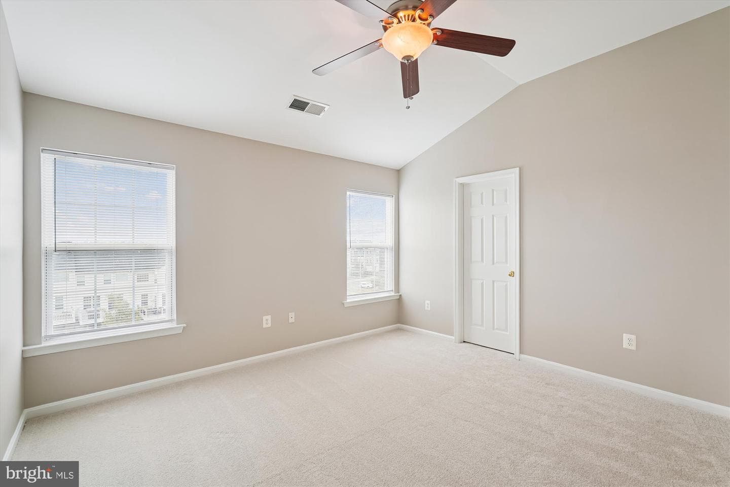 529 Legrace Terrace NE photo 26
