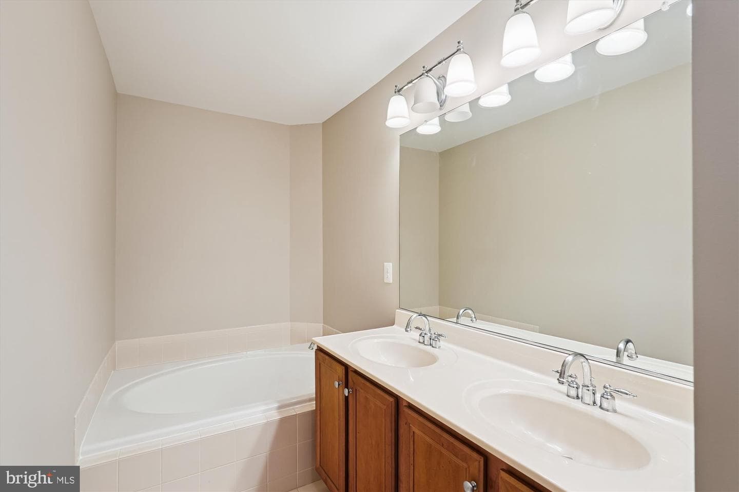 529 Legrace Terrace NE photo 28