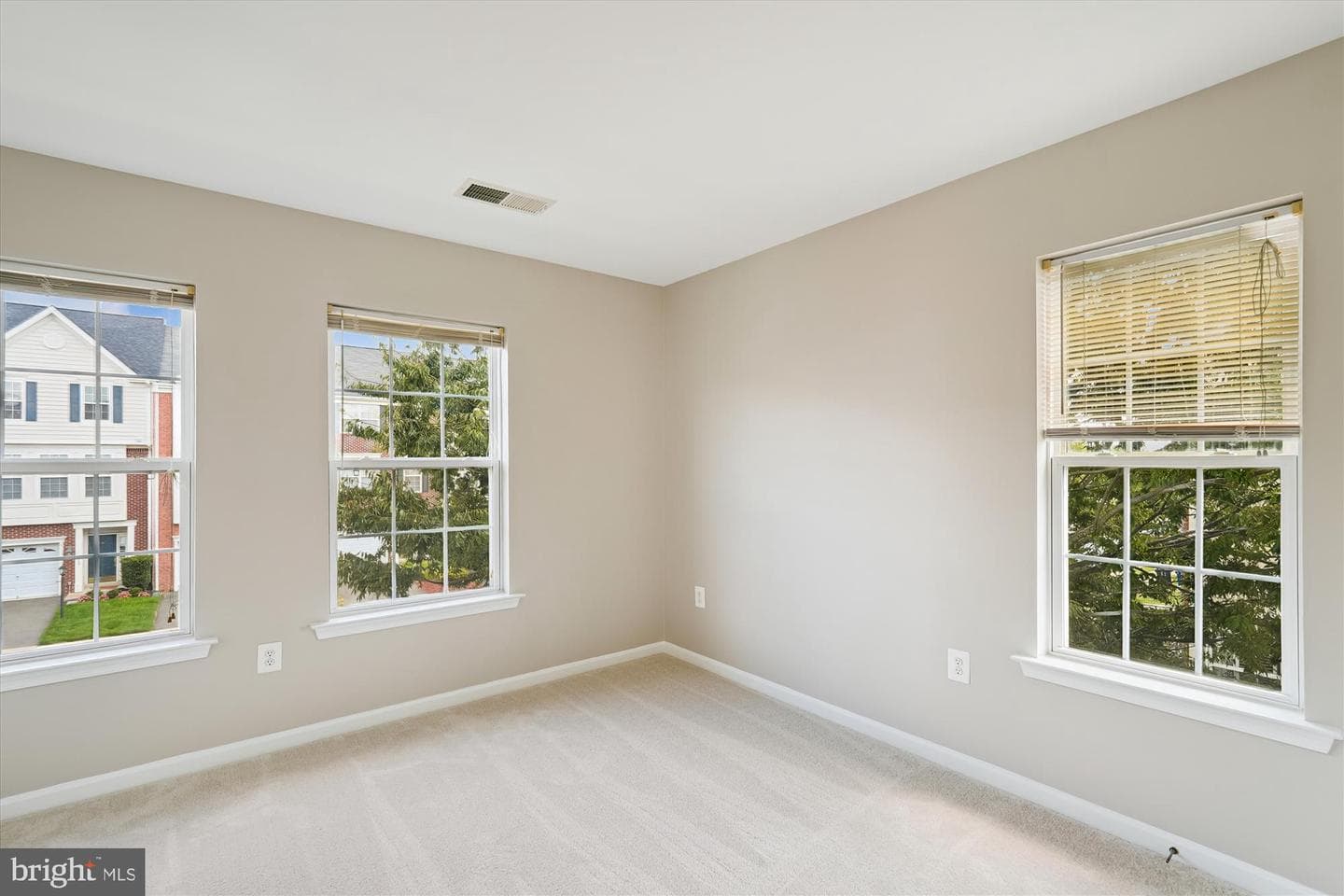 529 Legrace Terrace NE photo 29