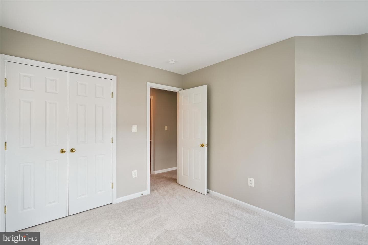 529 Legrace Terrace NE photo 32