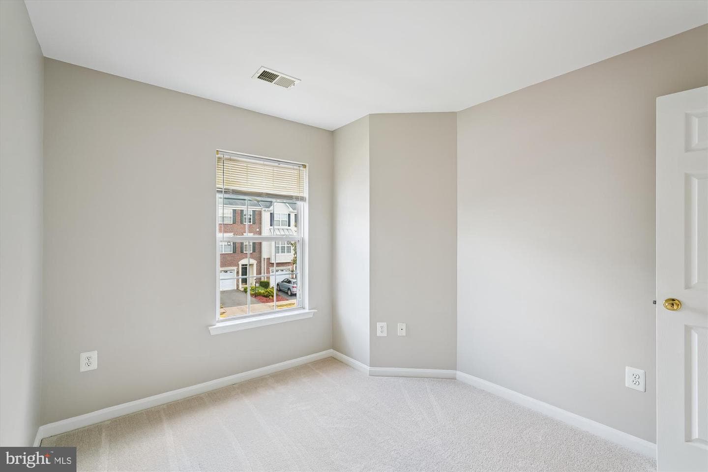 529 Legrace Terrace NE photo 34