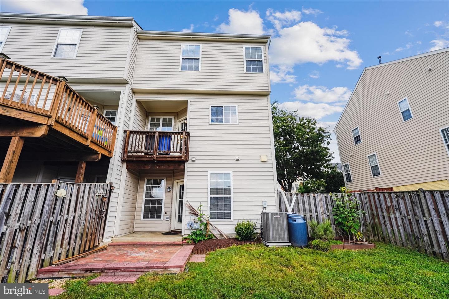 529 Legrace Terrace NE photo 4
