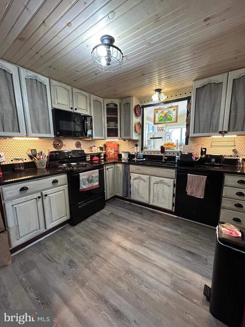 229 Applegate Drive photo 5