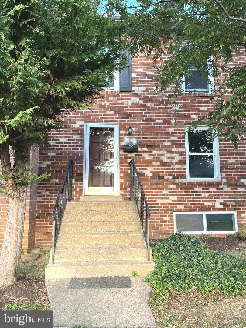 251 Meadows Lane NE photo 2