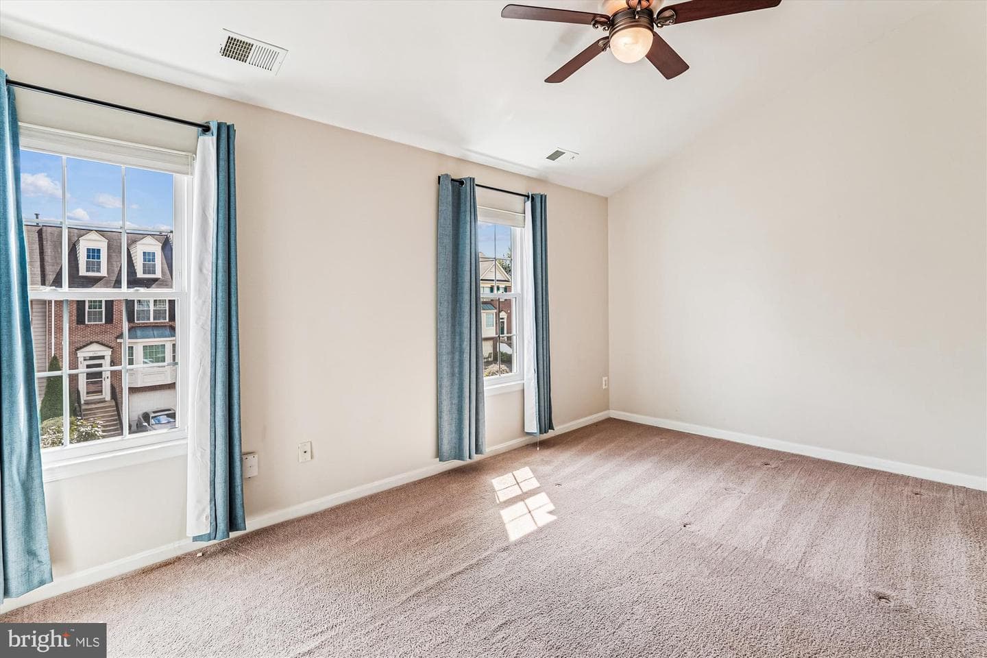 146 Hampshire Square SW photo 23
