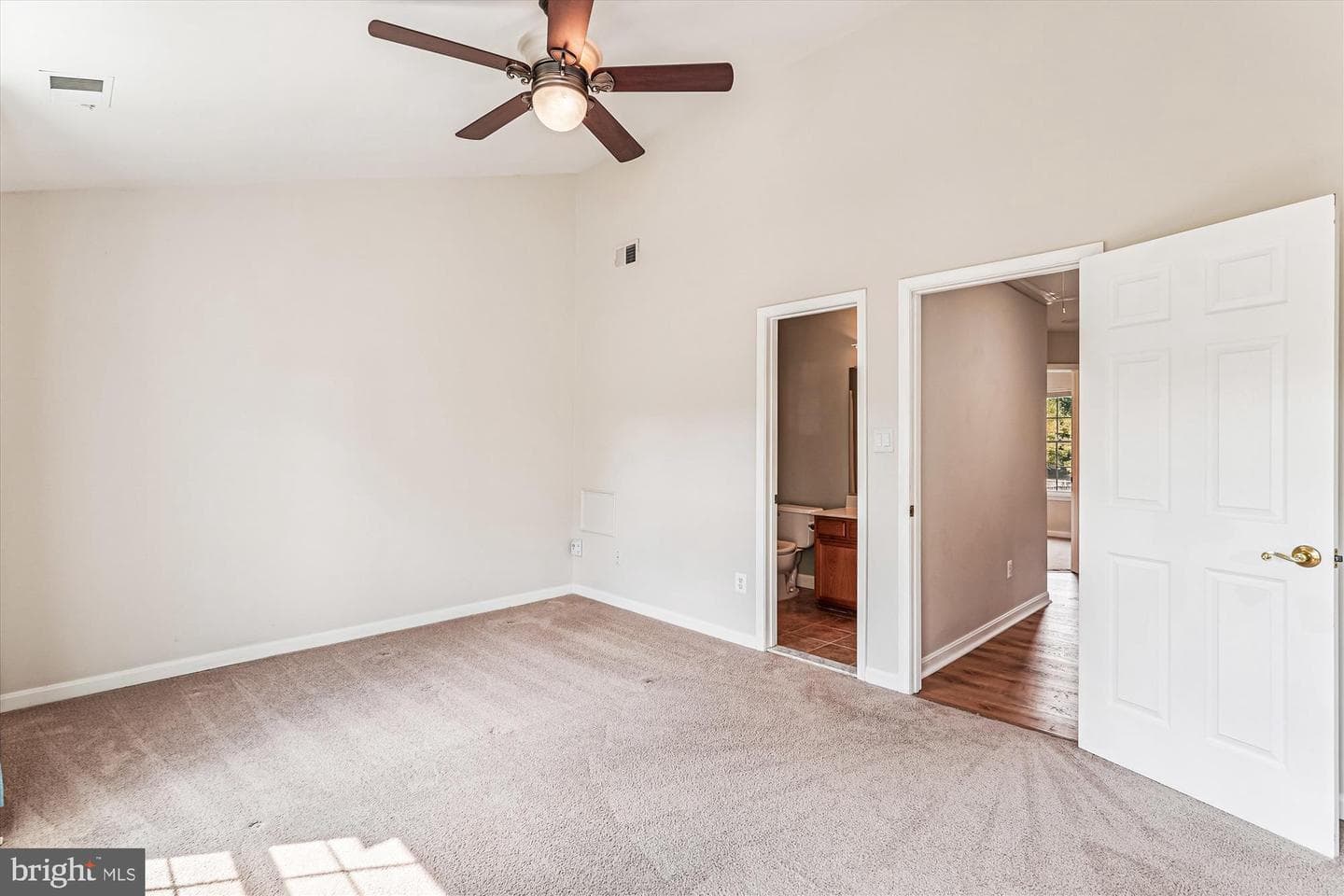 146 Hampshire Square SW photo 25
