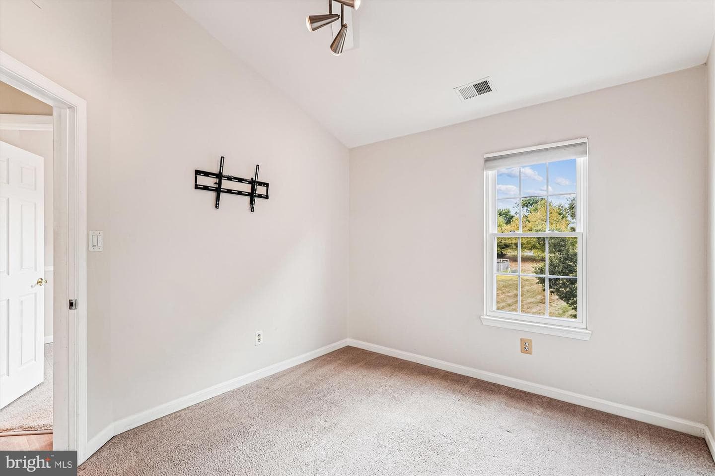 146 Hampshire Square SW photo 28