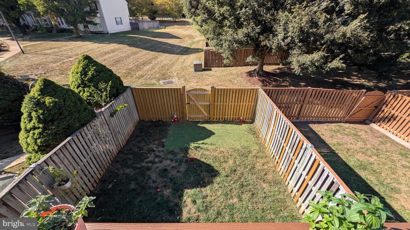 146 Hampshire Square SW photo 37