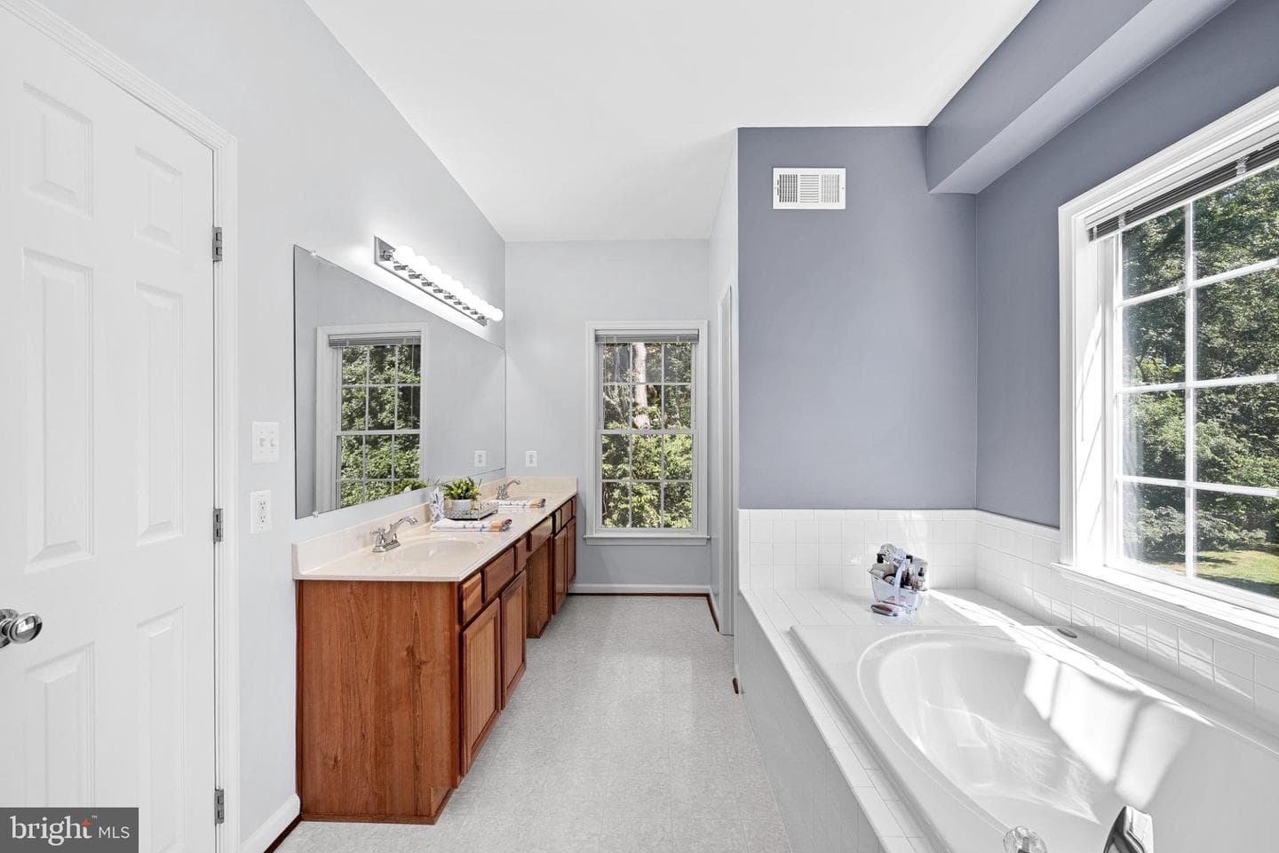 409 Bolingbrook Court photo 30