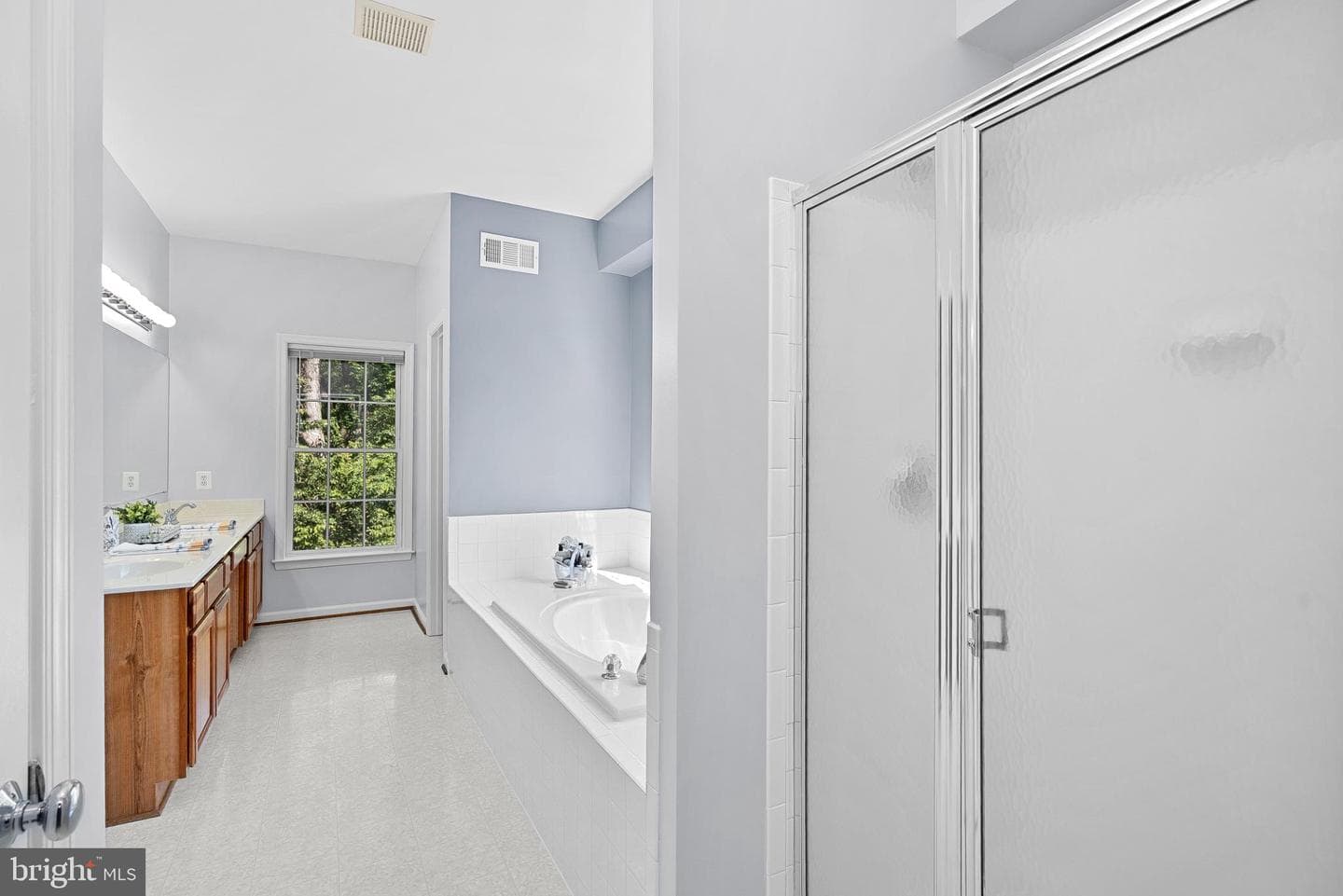 409 Bolingbrook Court photo 31