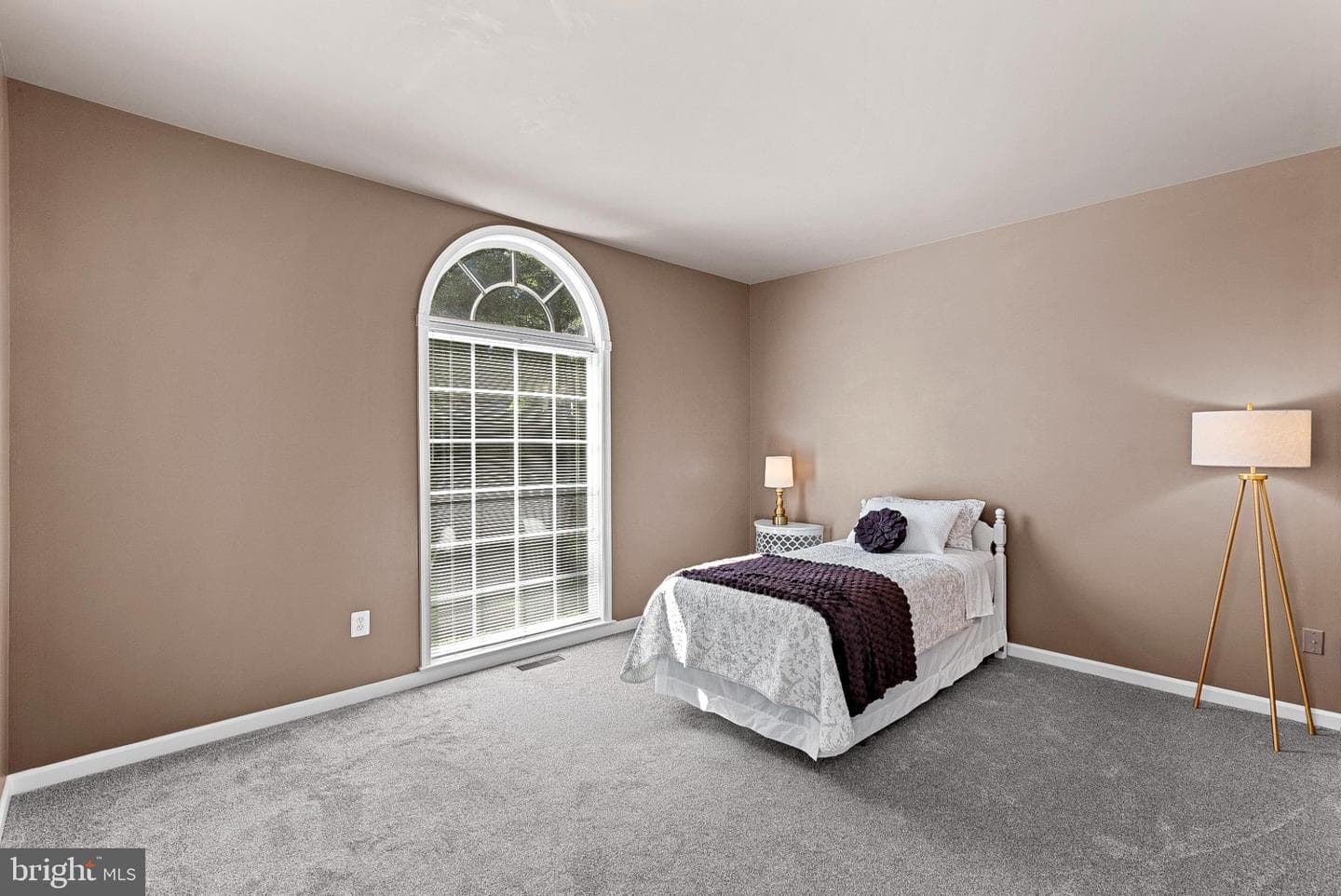 409 Bolingbrook Court photo 32