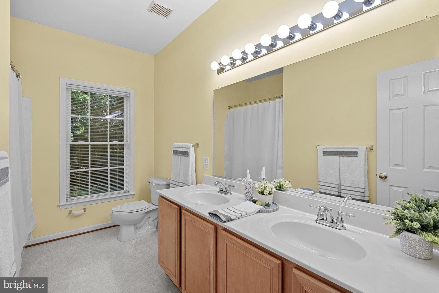 409 Bolingbrook Court photo 34