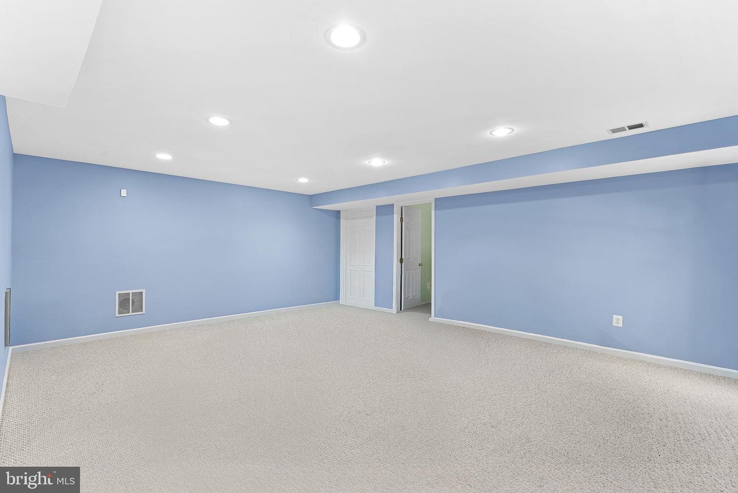 409 Bolingbrook Court photo 47