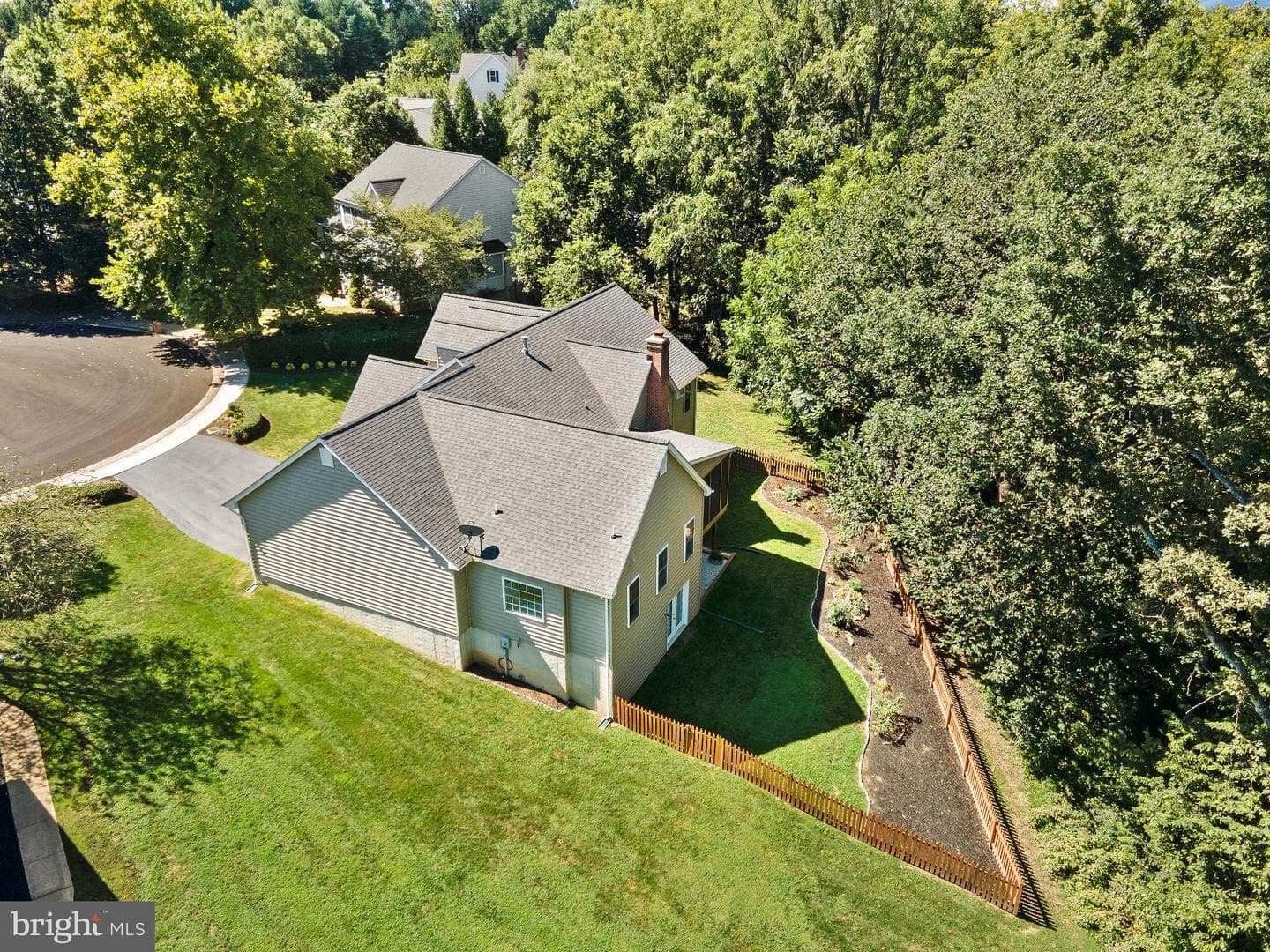 409 Bolingbrook Court photo 69
