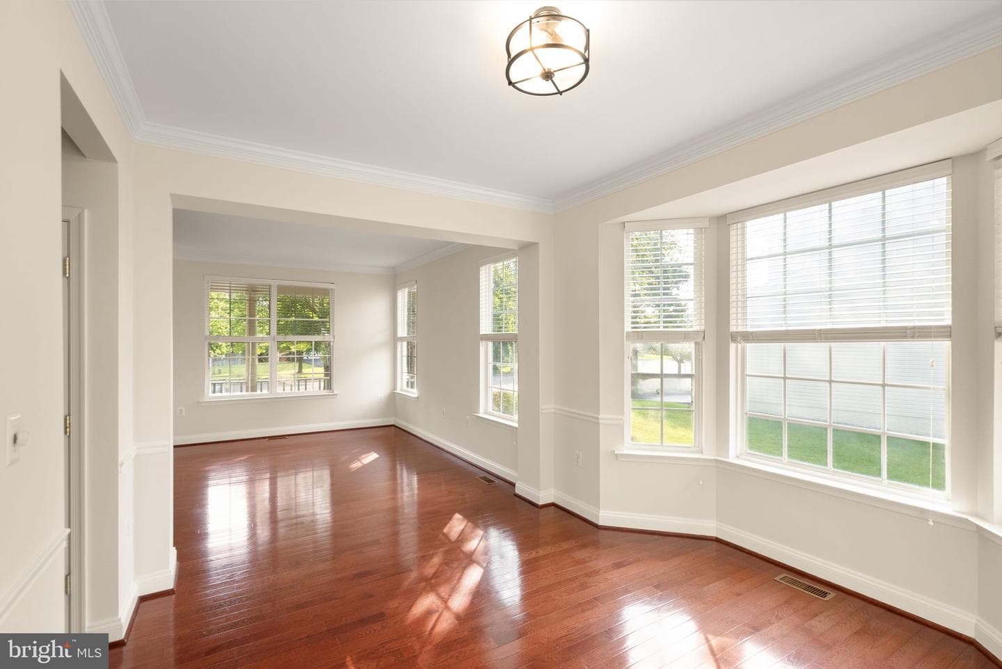 1605 Woodbridge Court NE photo 13