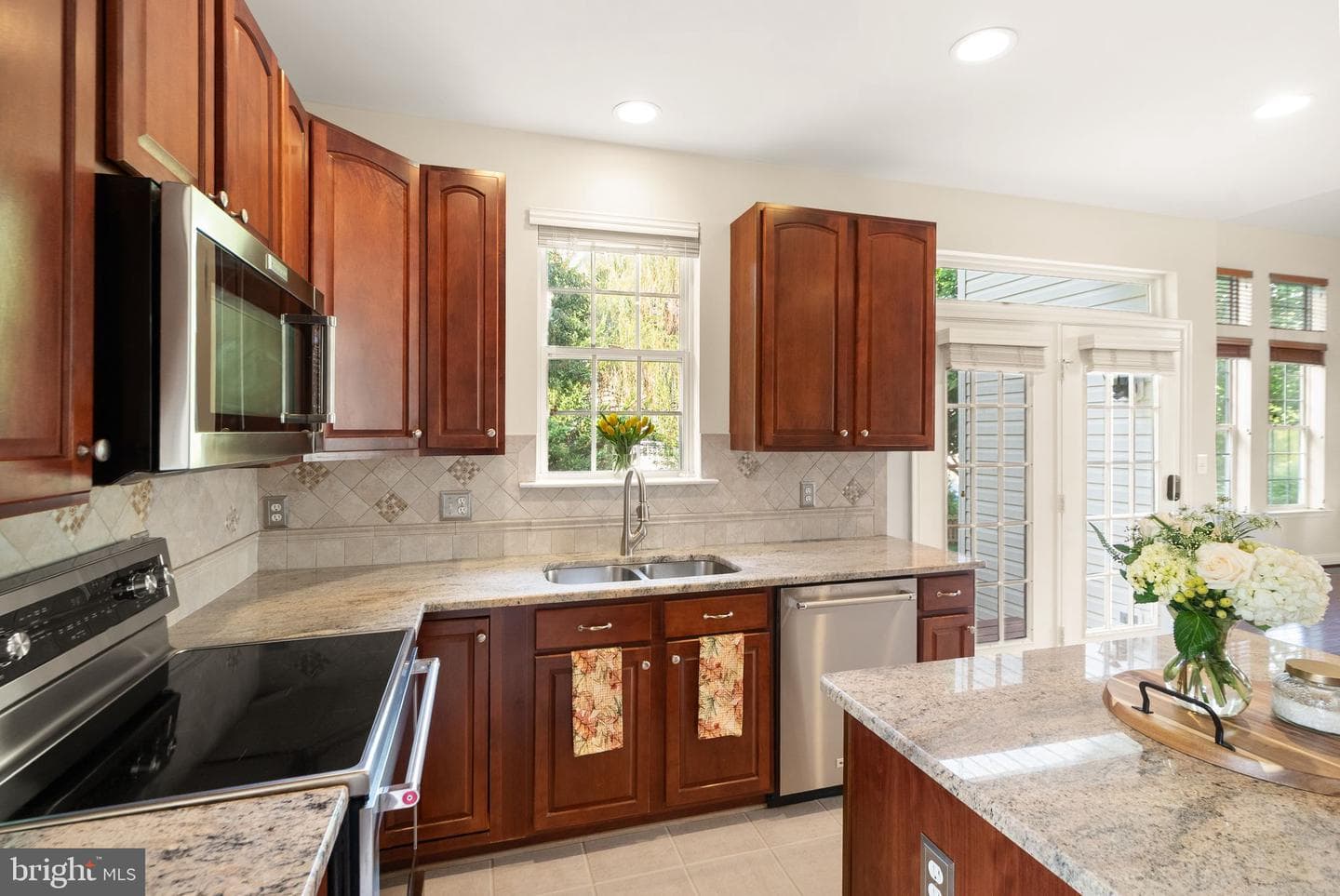 1605 Woodbridge Court NE photo 14