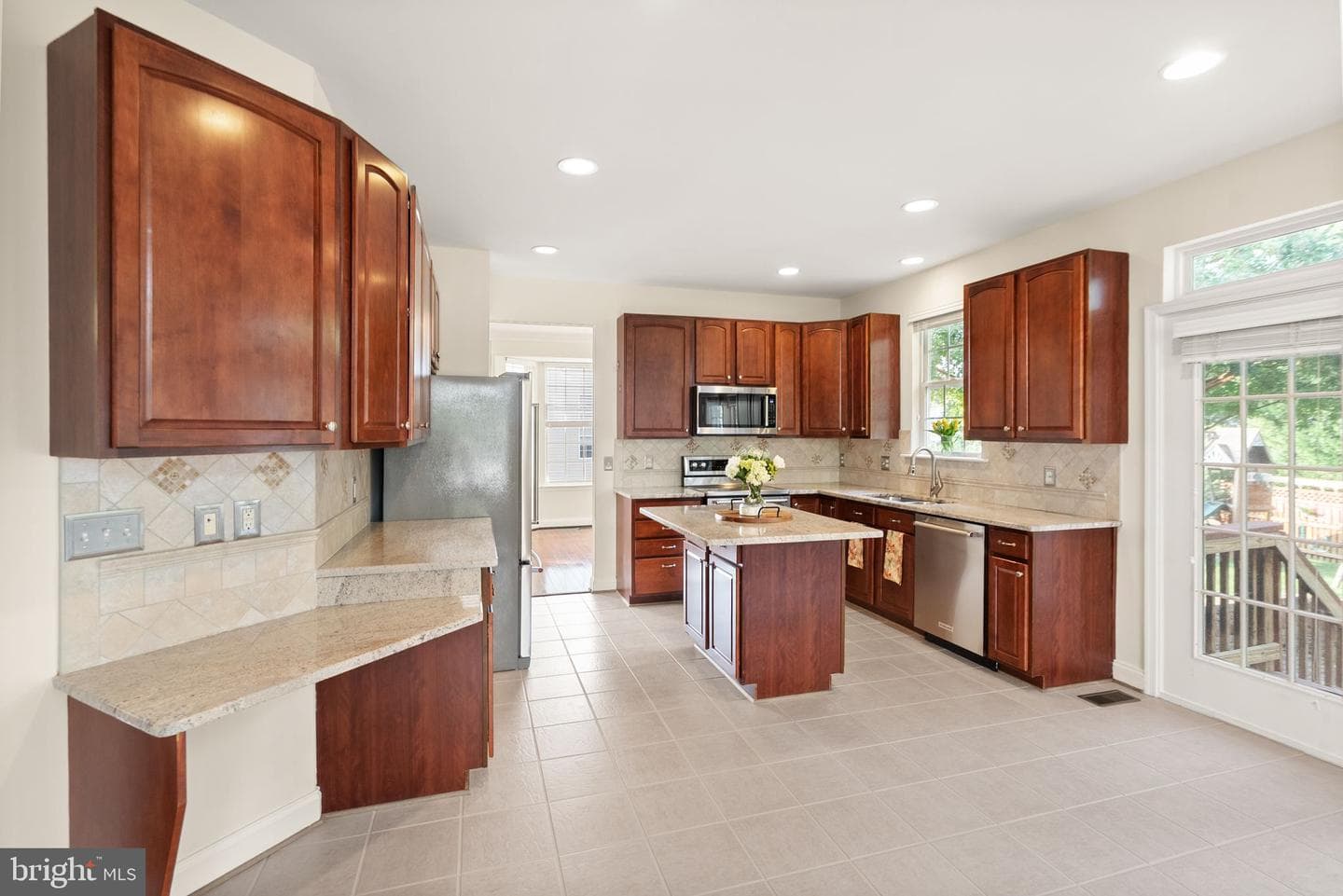 1605 Woodbridge Court NE photo 17