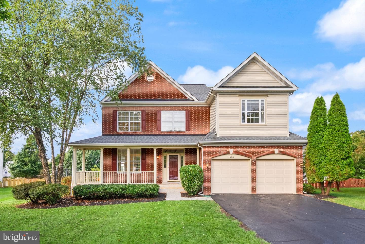 1605 Woodbridge Court NE photo 2