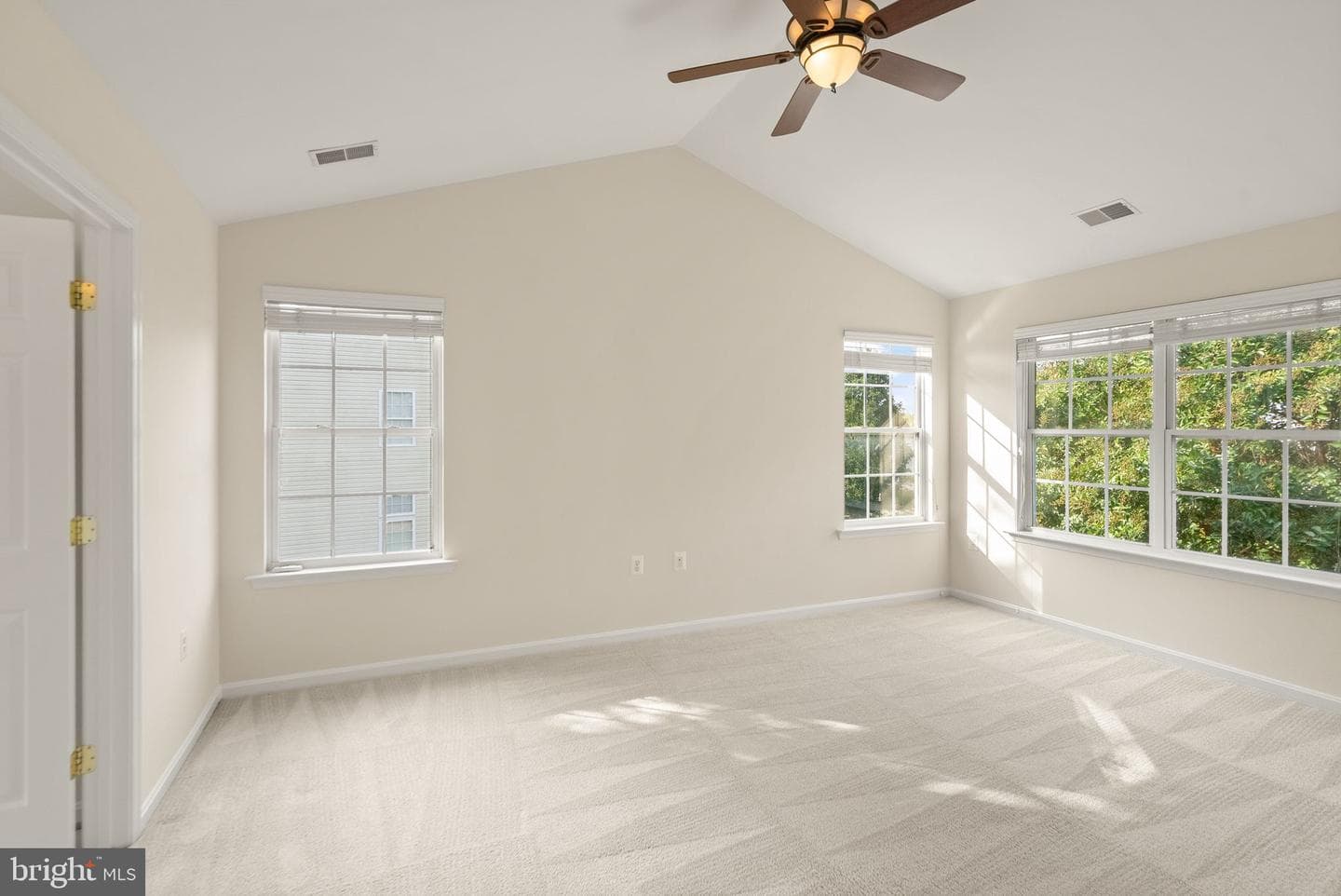 1605 Woodbridge Court NE photo 28