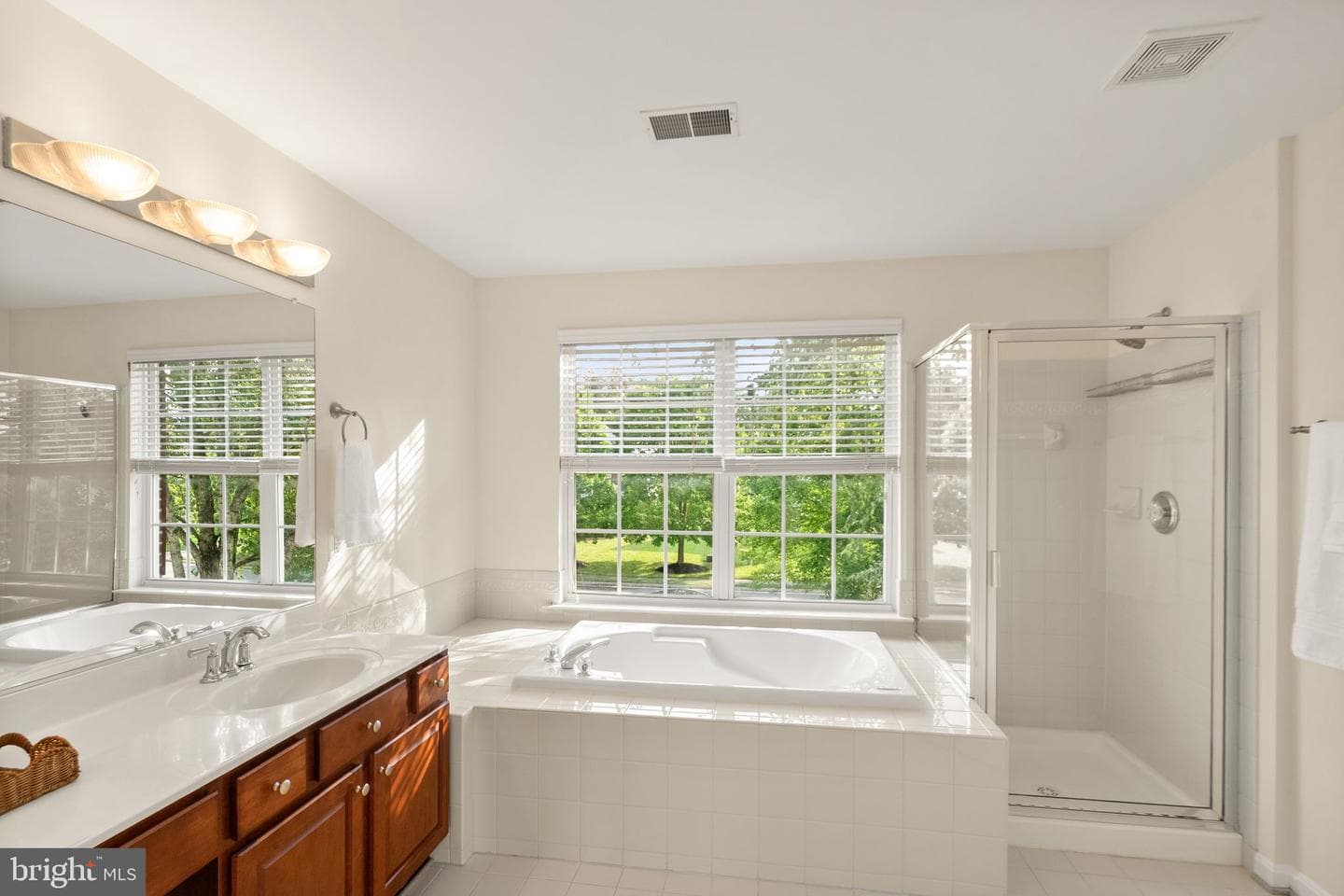 1605 Woodbridge Court NE photo 33