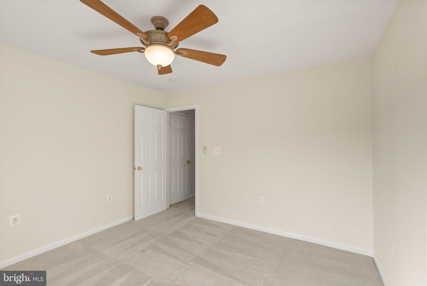 1605 Woodbridge Court NE photo 42