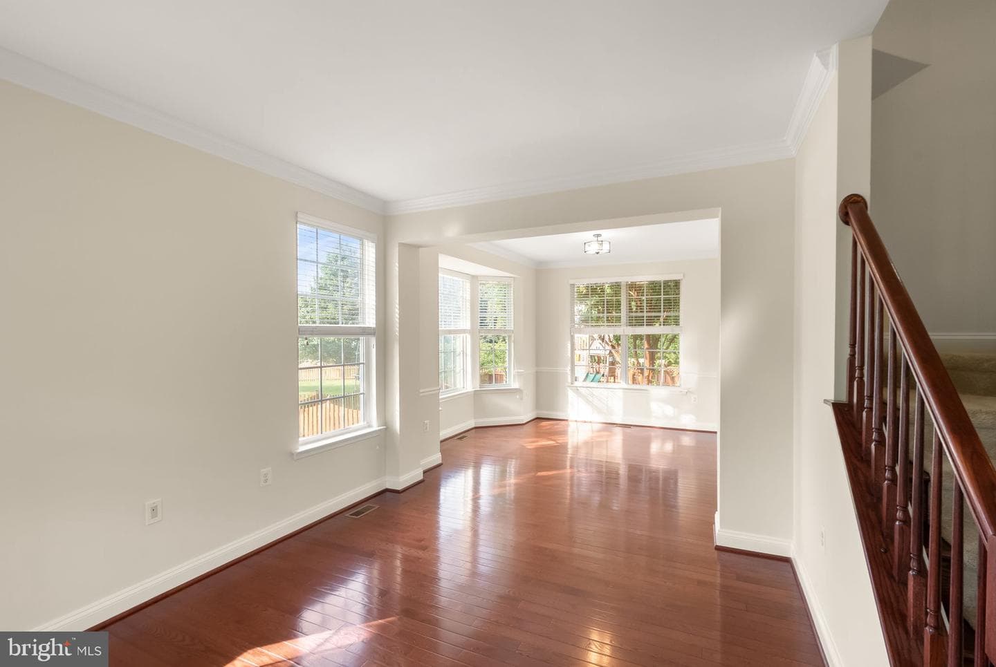 1605 Woodbridge Court NE photo 8