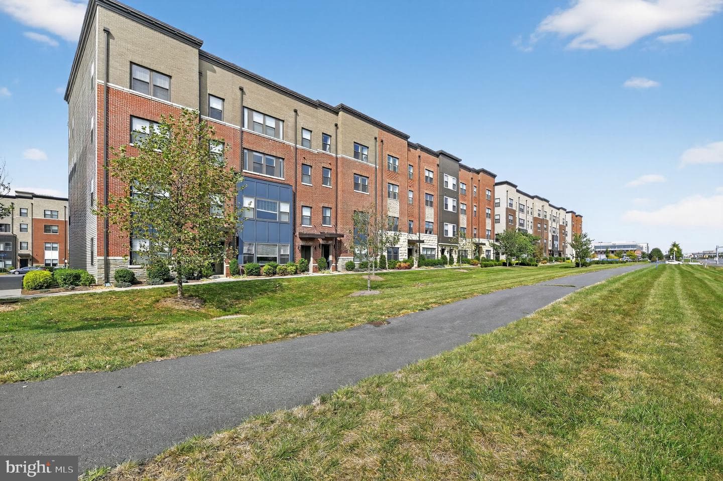 44852 Tiverton Square photo 2