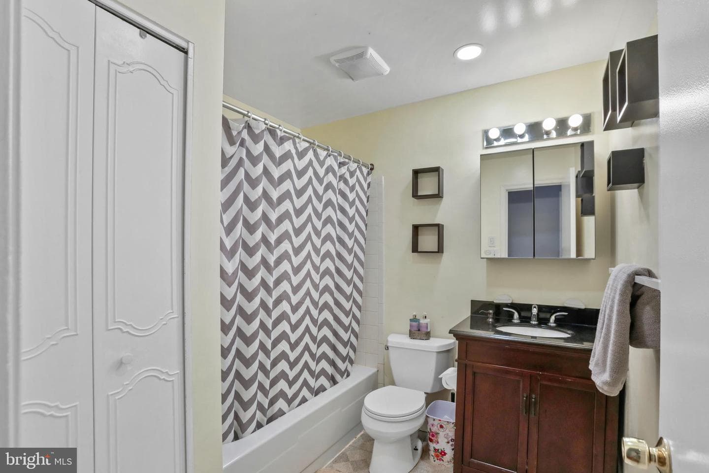 1106 E Maple Avenue E photo 11