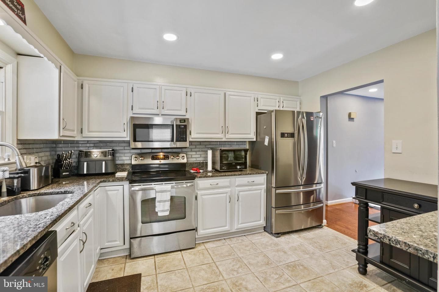 1106 E Maple Avenue E photo 3