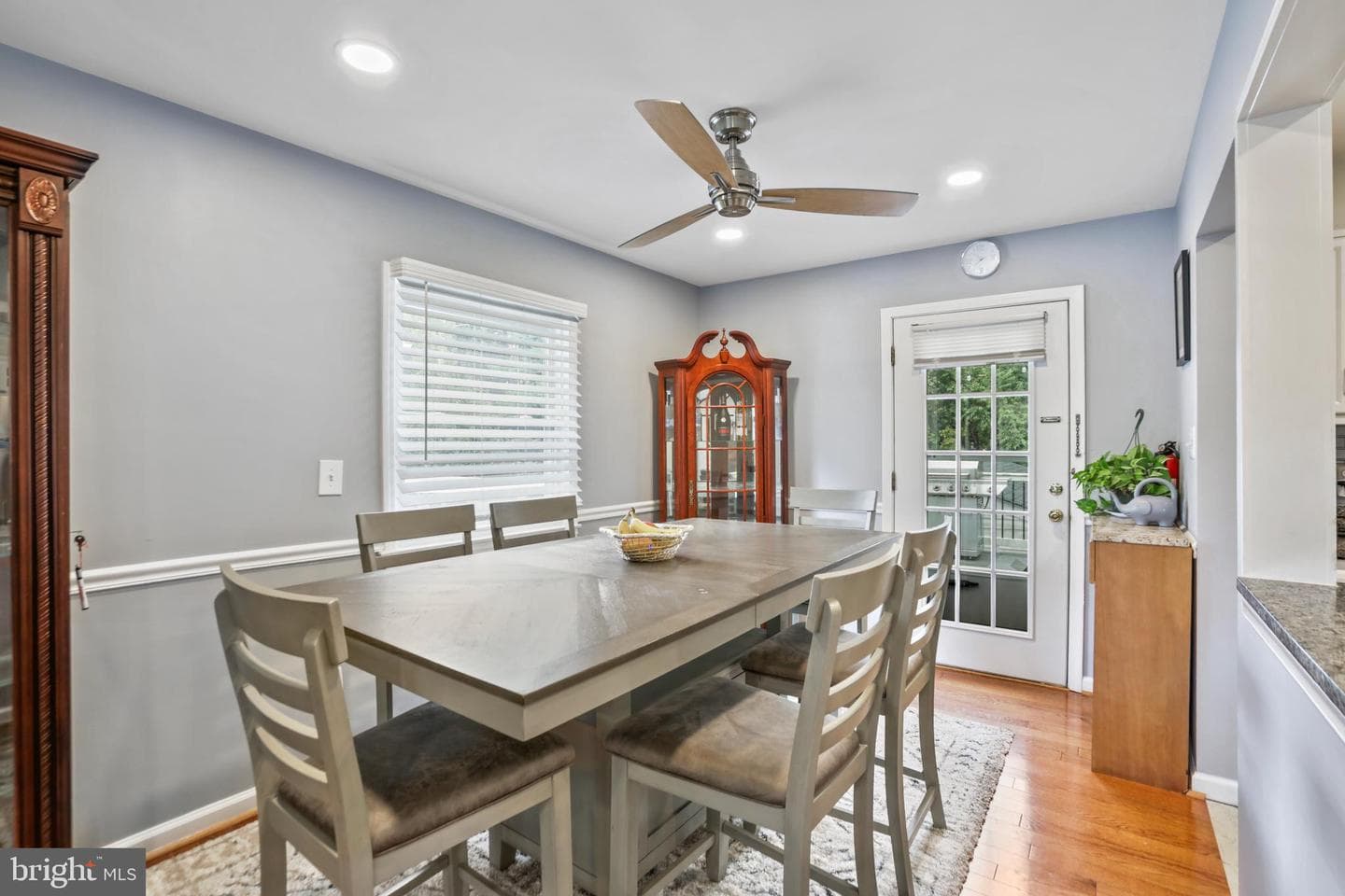 1106 E Maple Avenue E photo 5