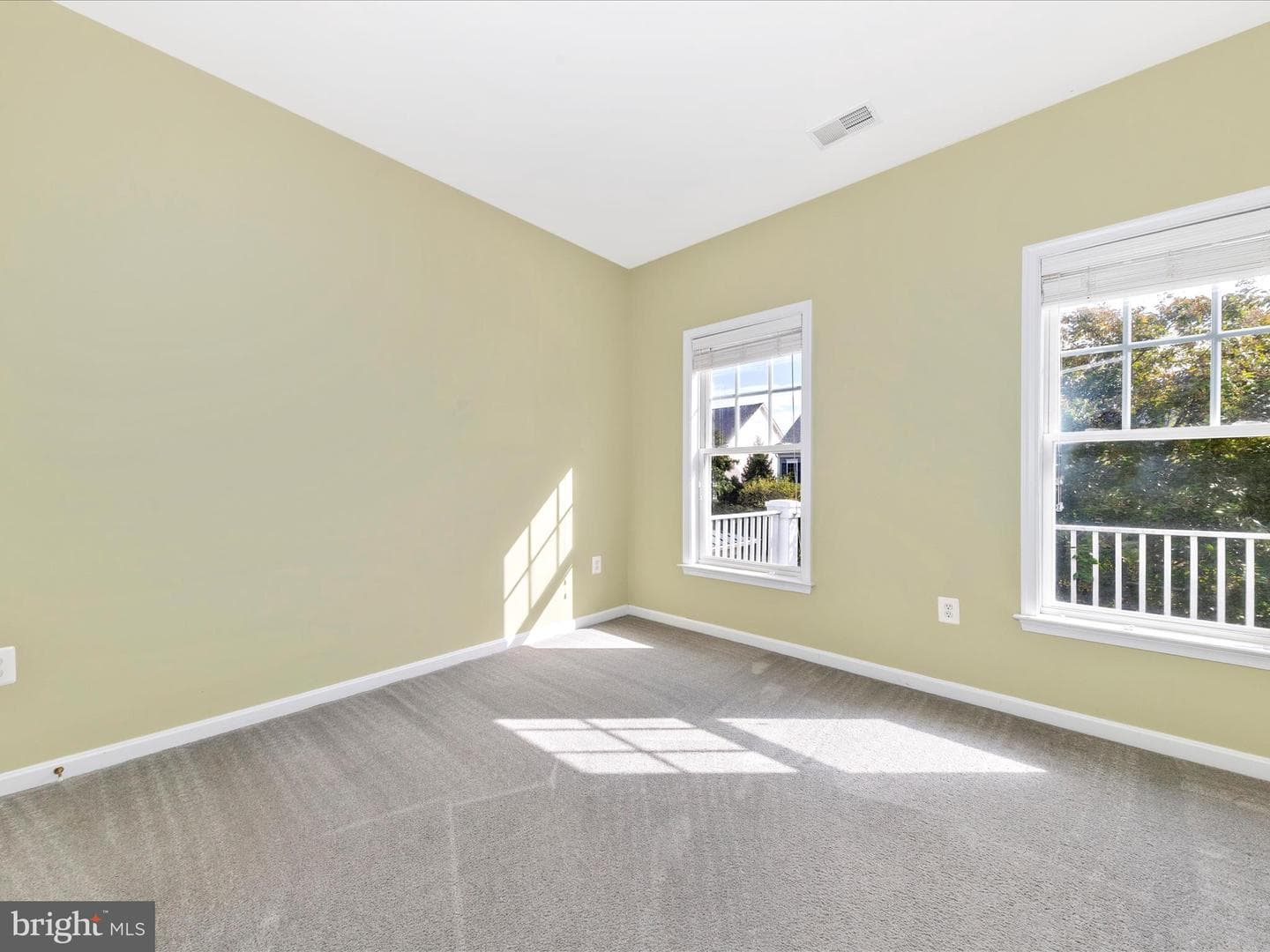 619 Greysands Lane photo 34