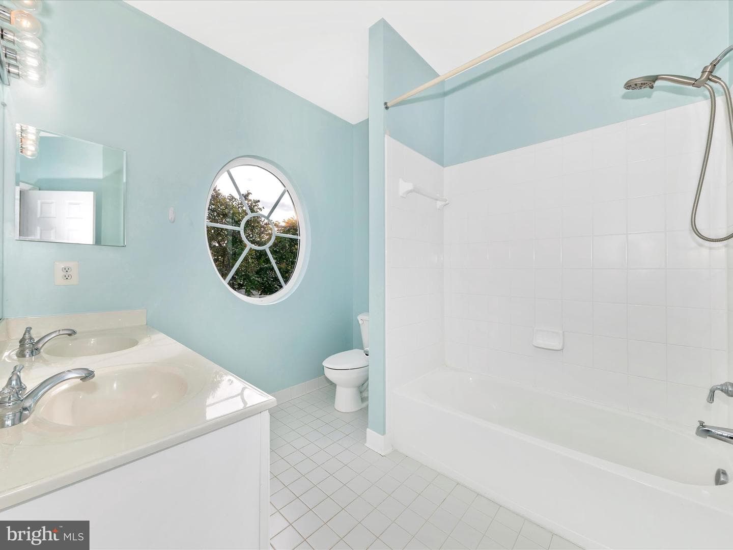 619 Greysands Lane photo 36