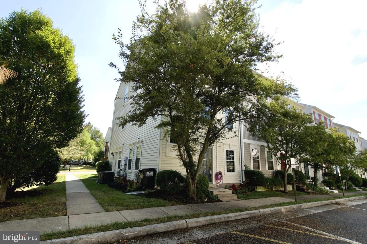22908 Regent Terrace photo 2