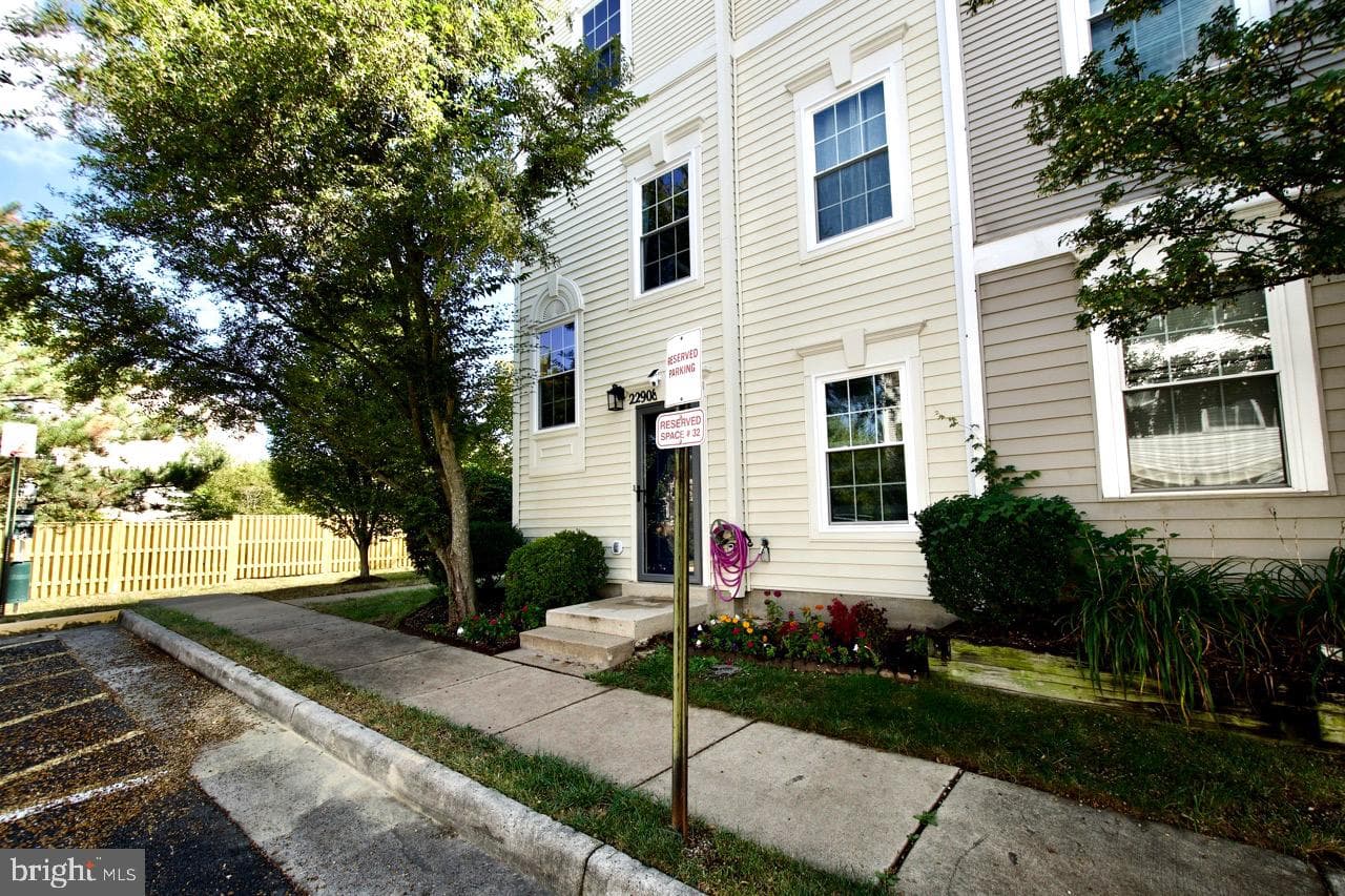 22908 Regent Terrace photo 30