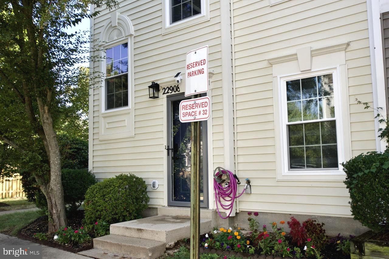 22908 Regent Terrace photo 31