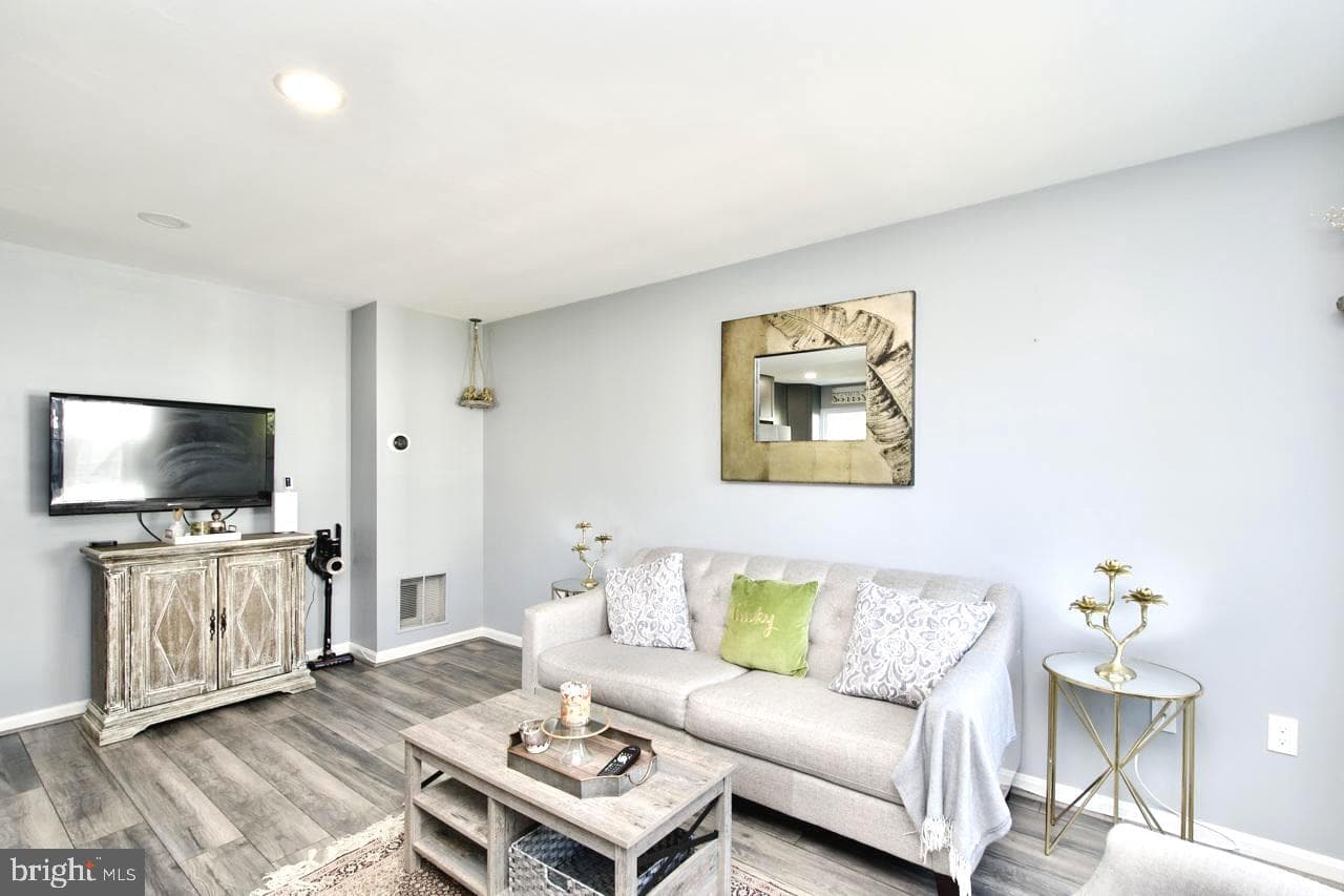 22908 Regent Terrace photo 5