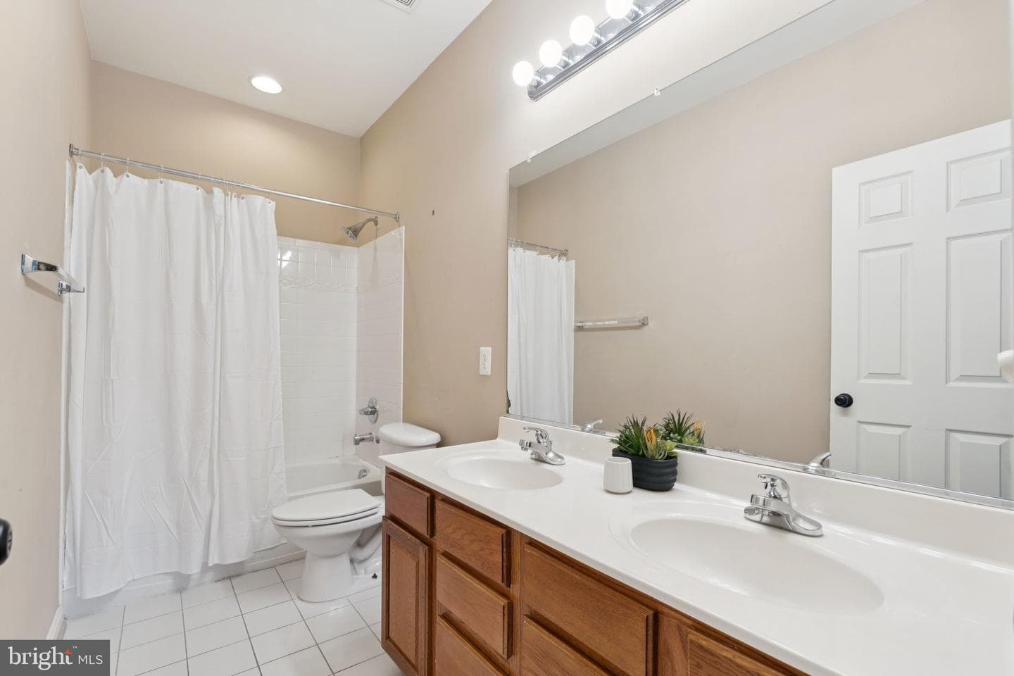 25083 Kingscote Court photo 23