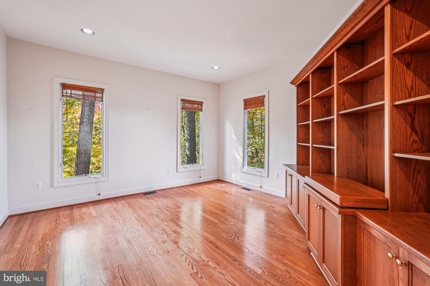 308 Sinegar Place photo 28