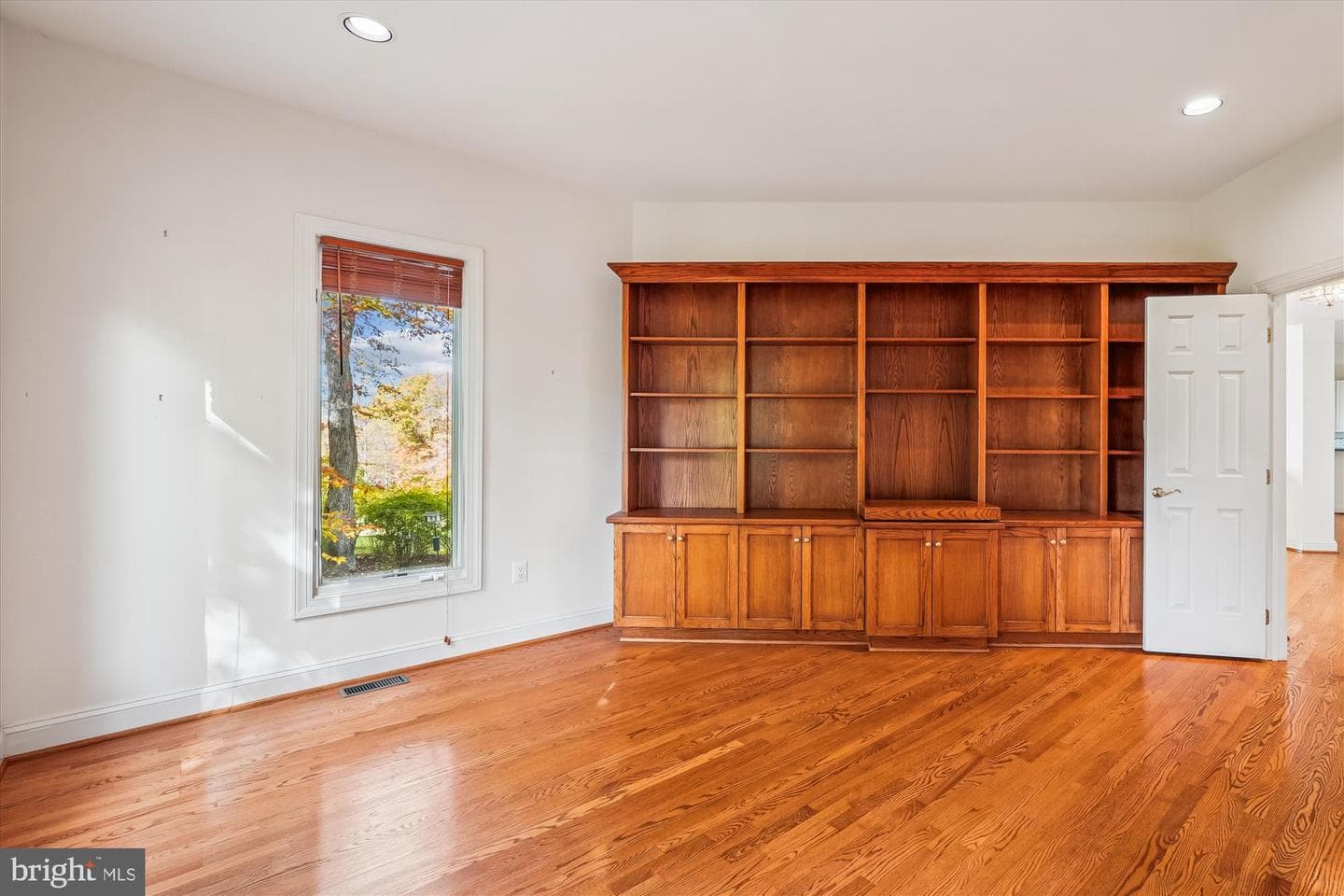 308 Sinegar Place photo 29