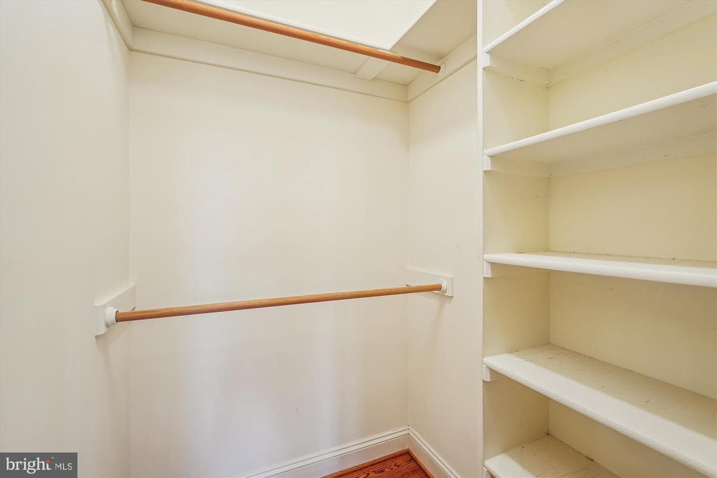 308 Sinegar Place photo 31