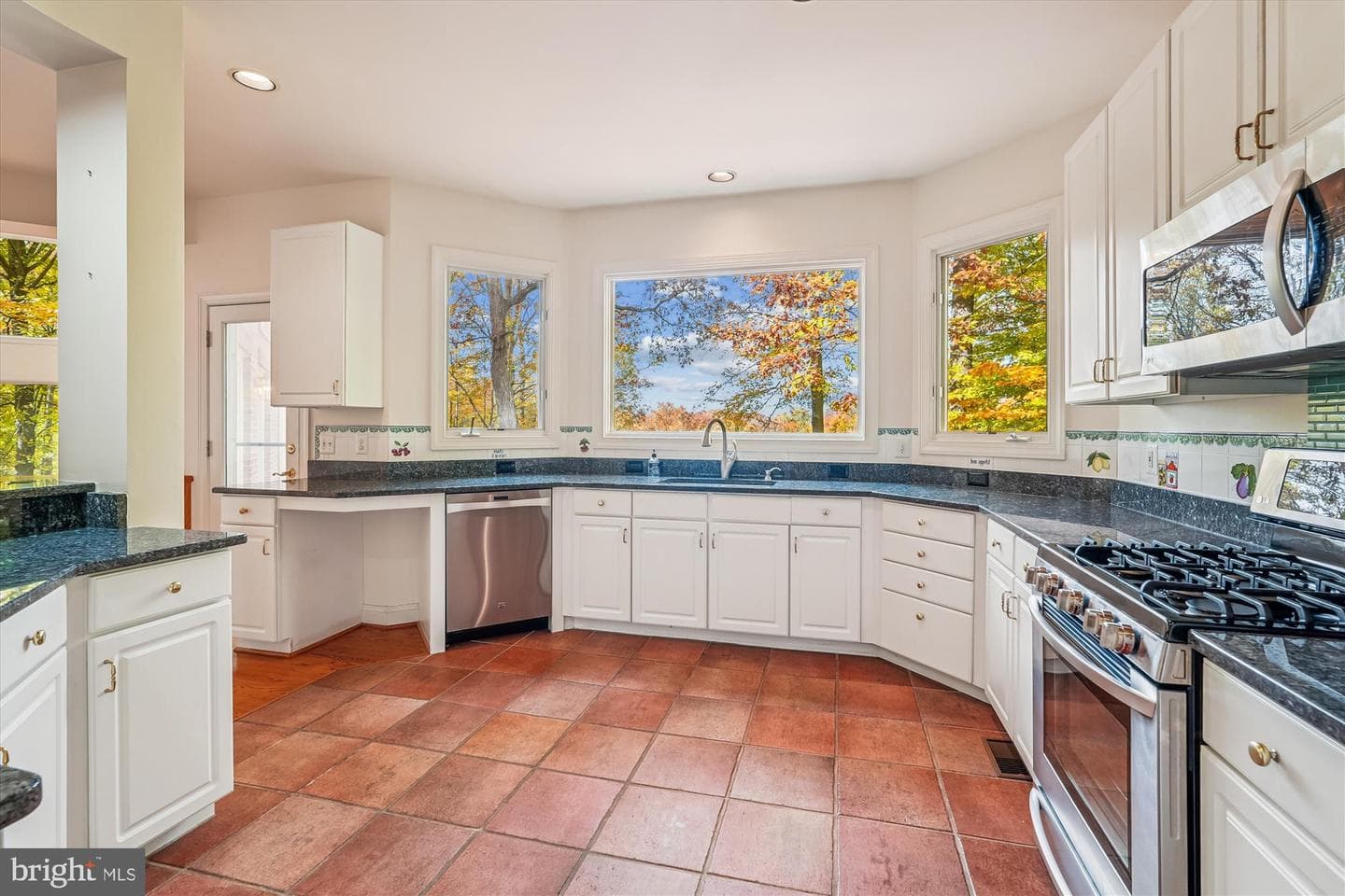 308 Sinegar Place photo 46