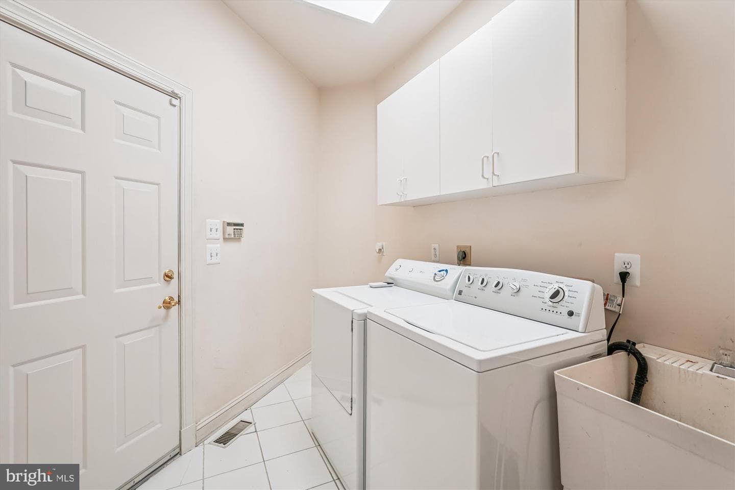 308 Sinegar Place photo 49