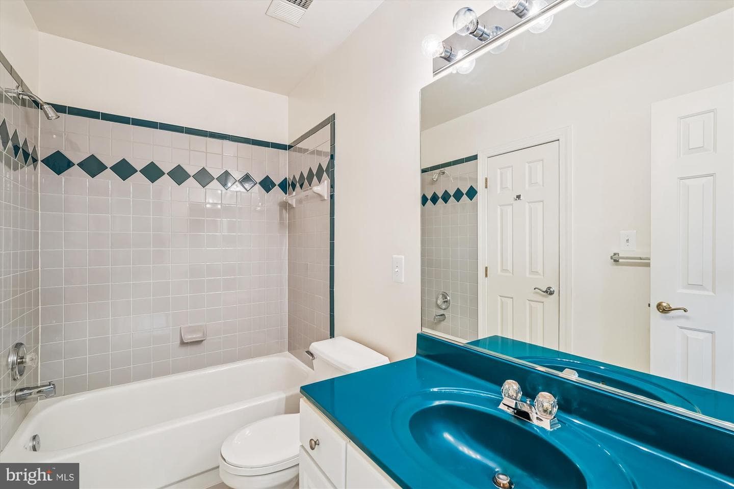 308 Sinegar Place photo 59